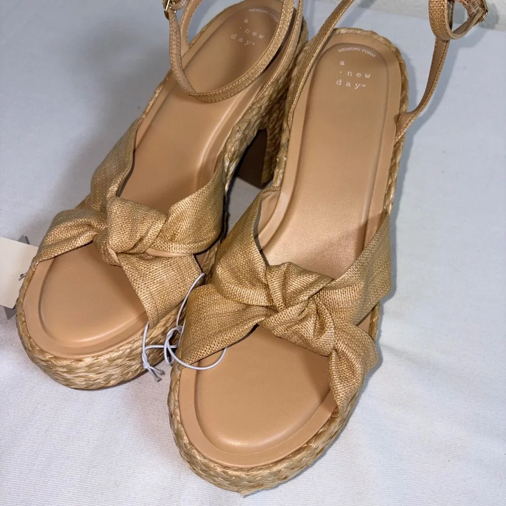 A New Day Platform Sandals 11 Tan New Woven Straw Knotted Block Heel Espadrille